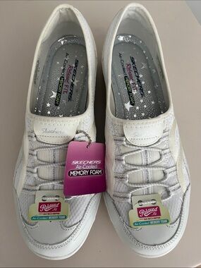 Skechers Women's White Slip-On Memory Foam Sneakers size 8 1/2